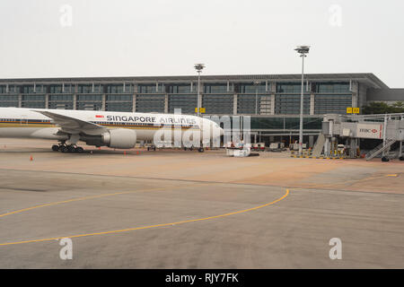 Singapour - 04 NOVEMBRE 2015 : vue sur l'aéroport à l'aéronef. L'aéroport Changi de Singapour est le principal aéroport civil de Singapour, et l'un des t Banque D'Images