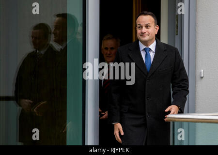 Leo Varadkar Taoiseach avant de pourparlers avec l'Irlande du Nord des cinq principaux partis politiques au gouvernement irlandais residence à Belfast. Banque D'Images