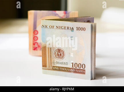 L'argent du Nigeria - une liasse de 1000 et 500 naira note mélangés Banque D'Images