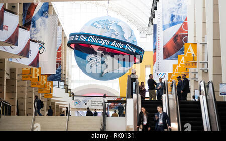 Chicago, USA. 7 Février, 2019. Personnes visitent le salon de l'auto de Chicago 2019 Aperçu du média au McCormick Place à Chicago, aux États-Unis, les 7, 2019. La 111e Chicago Auto Show, le plus important aux États-Unis, a débuté jeudi avec près de 50 constructeurs présentant près de 1 000 véhicules au McCormick Place cette année. Crédit : Joel Lerner/Xinhua/Alamy Live News Banque D'Images