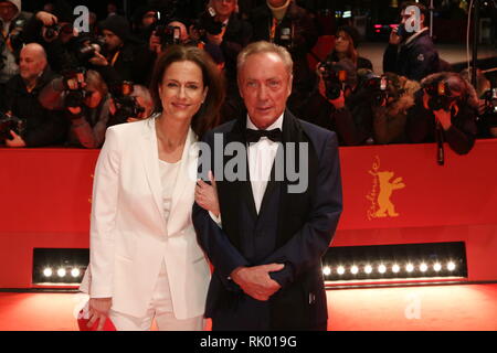 Berlin, Allemagne, 07th Fév, 2019. Claudia Michelsen et Udo Kier, assistant à la 'La bonté des étrangers' Premiere tenue au Berlinale Palast pendant le 69e Festival International du Film de Berlin, Berlin, Allemagne, 07.02.2019. Crédit : Christopher Tamcke/Alamy Live News Banque D'Images