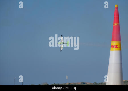 Abu Dhabi, EAU. 8 Feb 2019. Abu Dhabi, Red Bull Air Race 2019 - tour de qualification. Credit : Fahd Khan / Live News Alamy Crédit : Fahd Khan/Alamy Live News Banque D'Images