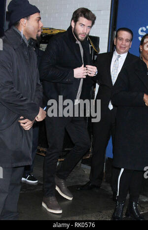 New York, NY, USA. Le 08 février, 2019. Liam Hemsworth vu sortant de Good Morning America sur la promotion pour son nouveau film n'est ce pas romantique le 08 février, 2019 à New York. Credit : Rw/media/Alamy Punch Live News Banque D'Images