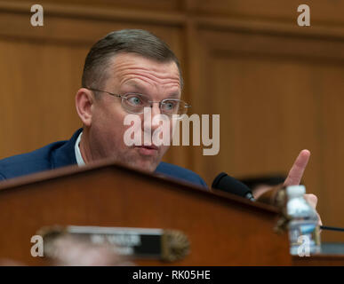 Washington, États-Unis d'Amérique. Le 08 février, 2019. Membre représentant des États-Unis Doug Collins (républicain de Géorgie) prend la parole lors d'une audience de la commission judiciaire dans lequel procureur général intérimaire Matthew G. Whitaker apparaît sur la colline du Capitole à Washington, DC, le 8 février 2019. Crédit : Chris Kleponis/CNP Crédit dans le monde entier | conditions : dpa/Alamy Live News Banque D'Images