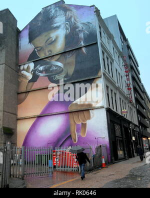 Glasgow, Écosse, Royaume-Uni 8ème, Février, 2019 UK Weather : Storm Erik a de forts vents et de la pluie toute la journée dans le centre-ville que les habitants du mal. Gerard crédit Ferry/Alamy Live News Banque D'Images