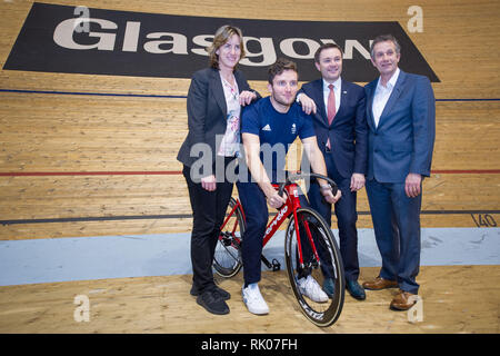 Glasgow, Royaume-Uni. 8 févr. 2019. (L-R) Dame Katherine Grainger, Callum Skinner - Médailles d'argent olympiques ; David Lappartient est le président de l'Union Cycliste Internationale ; Tom Bishop un nouveau vélo multidisciplinaire événement réunira les 13 Championnats du Monde UCI existantes en un seul événement à lieu tous les quatre ans, à partir de Glasgow et l'Écosse en 2023. Crédit : Colin Fisher/Alamy Live News Banque D'Images