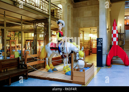 15.11.2018, Bruessel, Belgien - Lucky Luke Jolly Jumper Pferd und sein als lebensgrosse Figuren im Foyer des Centre Belge de la Bande dessinee, das dans Banque D'Images