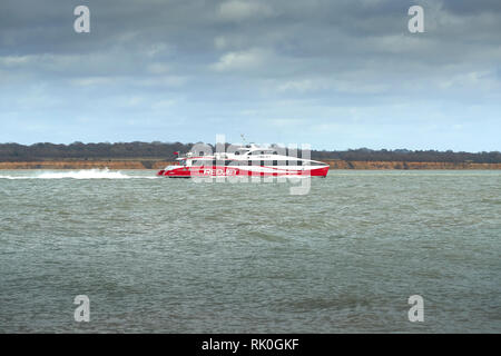 Les ferries Red Funnel, REDJet, Catamaran 7 Hi-Speed Enroute de Southampton à l'île de Wight, Royaume-Uni. Banque D'Images