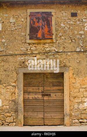 Un bâtiment dans le village historique de Vodnjan (Dignano) Aussi appelé en Istrie, Croatie Banque D'Images