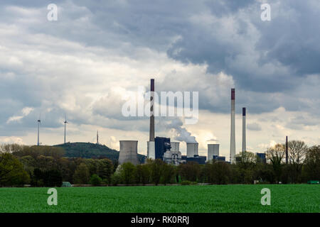 En Allemagne, la fumée et d'éoliennes Banque D'Images