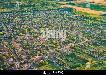 Vue aérienne de la ville de Üllő, situé près de Budapest en Hongrie. Banque D'Images
