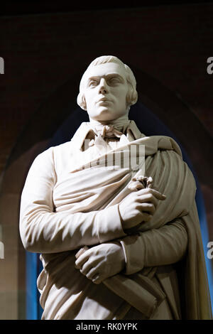 Intérieur de Scottish National Portrait Gallery et statue du poète Robert Burns à Édimbourg, Écosse, Royaume-Uni Banque D'Images