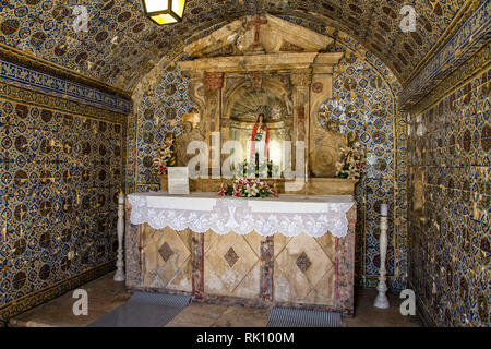 Fort de Ponta da Bandeira chapelle dédiée à Santa Barbara, patronne des artilleurs et des mineurs, et décoré avec des carreaux azulejo. Banque D'Images