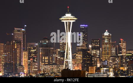 Seattle, Washington, USA - 17 Avril 2015 : Space Needle et du centre-ville de Seattle Banque D'Images