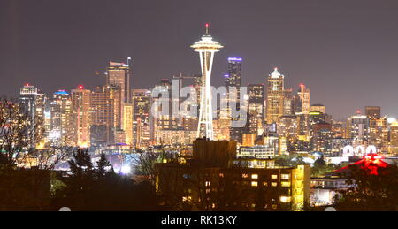 Seattle, Washington, USA - 17 Avril 2015 : toits de Seattle et la tour Space Needle Banque D'Images