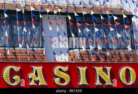 Casino sign entouré par bunting Banque D'Images