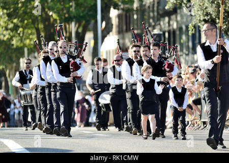 2018/08/05 sur Lorient : la Grande Parade à l'occasion du 48e Festival Interceltique de Lorient. Bagad Breton (band) Sonerien An Oriant Banque D'Images