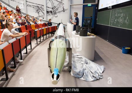 Les étudiants en génie aérospatial de l'Université technique de Delft à travailler sur leur fusée, le Stratos III Banque D'Images
