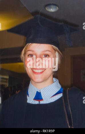 Joanna Yeates meurtre à Clifton, Bristol, Royaume-Uni en 2010. Le site où le corps a été trouvé, avec une photo à gauche avec des fleurs et une inscription sur Banque D'Images