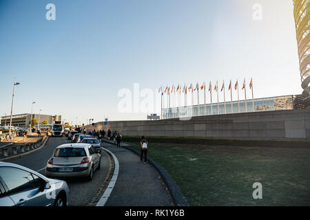 STRASBOURG, FRANCE - Sep 12, 2018 : les gens d'aller travailler tôt le matin, le Parlement européen à Strasbourg Banque D'Images