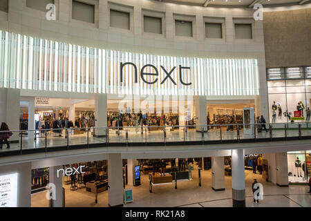 Magasin de vêtements dans le prochain Manchester Arndale Centre commercial, à Manchester, Angleterre, Royaume-Uni Banque D'Images