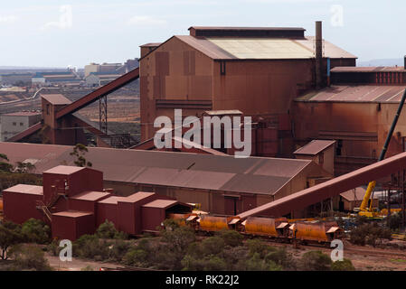 Paysage industriel au traitement de boulettes de minerai de fer fonderie à Whyalla Australie du Sud Banque D'Images