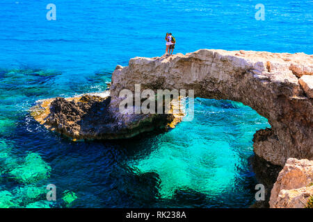 Impressionnants rochers et mer turquoise à Ayia Napa, Chypre. Banque D'Images