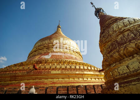 Bagan, Myanmar - Juillet 23, 2017 : Golden temples Bagan, bâtiments religieux du bouddhisme. Swe taw myat buddha tooth relic pagode, Yangon Myanmar Banque D'Images