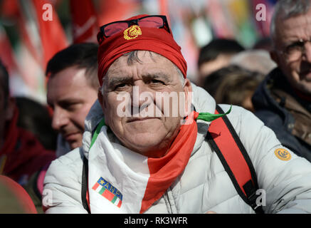 Foto Fabio Cimaglia / LaPresse 09-02-2019 Roma Politica Manifestazione unitaria di CGIL CISL UIL Nella foto la manifestazione Photo Fabio Cimaglia / LaPresse 09-02-2019 Roma (Italie) Equipe de démonstration nationale CGIL CISL UIL Dans le pic de la manifestation Banque D'Images