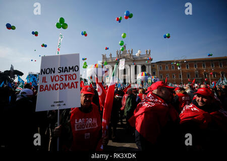 Rome, Italie. 09 Février, 2019. Foto Vincenzo Livieri - LaPresse 09-02-2019 - Roma Politica Manifestazione unitaria dei sindacati CGIL, CISL, UIL Photo Vincenzo Livieri - LaPresse 09-02-2019 - Politique Rome CGIL, CISL, UIL démonstration. Credit : LaPresse/Alamy Live News Banque D'Images