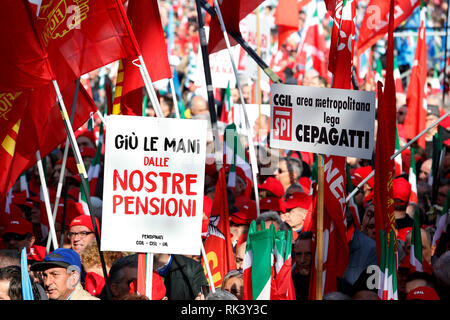 Rome, Italie, 09 février, 2019. 9 février 2019 à Rome. La démonstration des trois syndicats italiens, CGIL, CISL, UIL. Foto Samantha Zucchi Insidefoto insidefoto Crédit : srl/Alamy Live News Banque D'Images