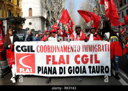 Rome, Italie, 09 février, 2019. 9 février 2019 à Rome. La démonstration des trois syndicats italiens, CGIL, CISL, UIL. Foto Samantha Zucchi Insidefoto insidefoto Crédit : srl/Alamy Live News Banque D'Images