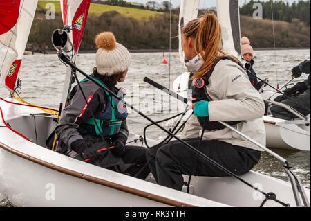 Bantry, West Cork, Irlande. Feb 9, 2019. Club de voile de Bantry est l'hébergement de l'universités irlandaises Régate de voile, organisée par l'UCC, ce week-end, quand environ 150 marins de 8 universités autour de l'Irlande se réunissent pour le racing et événements sociaux. La régate se compose de 80 courses sur les deux jours dans 'Firefly' dériveurs. Credit : Andy Gibson/Alamy Live News. Banque D'Images