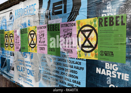 Londres, R.-U... Feb 9, 2019. Les manifestants de l'environnement se réunit en dehors de Dalston Kingsland gare pour une variété de spectacles de rue, l'engagement avec la communauté locale et le nombre de blocs Court road. Credit : Penelope Barritt/Alamy Live News Banque D'Images