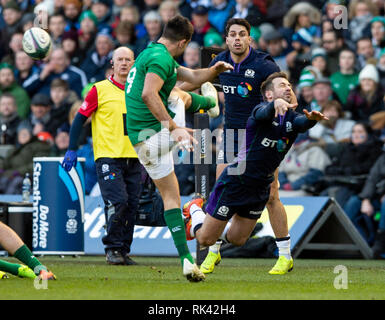 Edinburgh, Royaume-Uni. 09Th Feb 2019. Édimbourg, Écosse - 2 février 2019 : Ecosse Scrum-Half et capitaine, Greg Laidlaw, diminution de l'Irlande, Scrum-Half Conor Murray a tenté de place durant la deuxième moitié que l'Écosse l'hôte de l'Irlande dans leur deuxième match du championnat 2019 6 Nations au stade de Murrayfield à Édimbourg. ( Photo : Ian Jacobs/Alamy Live News Banque D'Images