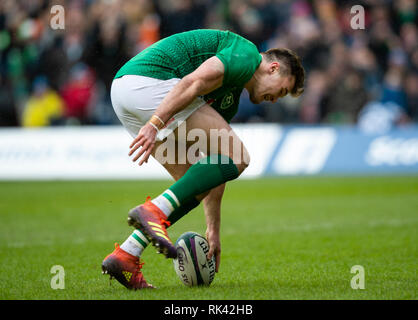 Edinburgh, Royaume-Uni. 09Th Feb 2019. Édimbourg, Écosse - 2 février 2019 : Centre de l'Irlande, Jacob Stockdale, éclate à travers l'Ecosse la défense pour marquer son deuxième essai de la partie au cours de la première moitié de l'Écosse l'hôte de l'Irlande dans leur deuxième match du championnat 2019 6 Nations au stade de Murrayfield à Édimbourg. ( Photo : Ian Jacobs/Alamy Live News Banque D'Images