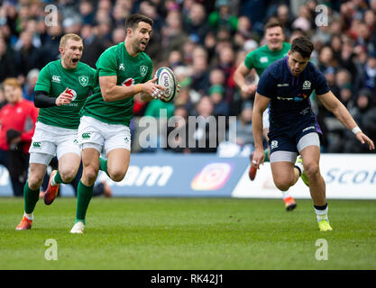 Edinburgh, Royaume-Uni. 09Th Feb 2019. Édimbourg, Écosse - 2 février 2019 : l'Irlande, Scrum-Half Conor Murray, éclate à travers la défense écossaise pour marquer l'ouverture d'essayer au cours de la première moitié de l'Écosse l'hôte de l'Irlande dans leur deuxième match du championnat 2019 6 Nations au stade de Murrayfield à Édimbourg. ( Photo : Ian Jacobs/Alamy Live News Banque D'Images