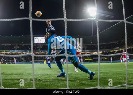 Almelo, Pays-Bas. 09Th Feb 2019. Almelo, Pays-Bas. 09Th Feb 2019. football, saison 2018 de l'Eredivisie néerlandaise - 2019, Polman Stadium, chance pour Heracles Almelo dvd Jesper Drost (L), Ajax gardien Andre Onana (M) : Crédit Photos Pro/Alamy Live News Banque D'Images