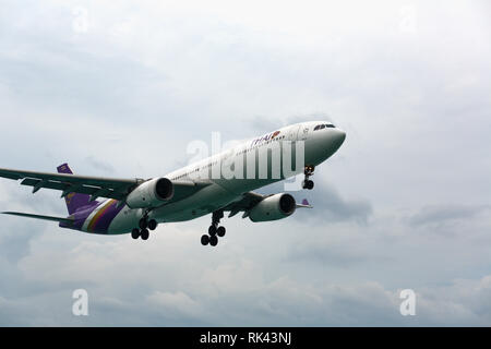 Airbus A330 est réduite pour l'atterrissage Banque D'Images