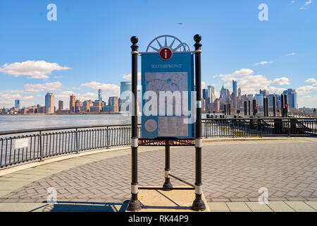 JERSEY CITY, NJ - vers Mars, 2016 : Jersey City dans la journée. Jersey City est la deuxième ville la plus peuplée de l'État américain du New Jersey après Newark Banque D'Images