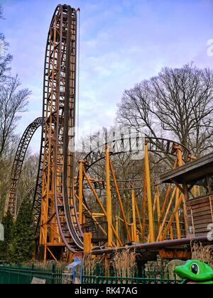 Le Falcon Rollercoaster ride à Duinrell Wassenaar, parc à thème, aux Pays-Bas. Banque D'Images