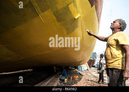 Travailleurs de quai ,06 february2019 dhaka Bangladesh, travailleurs de quai dans un chantier naval de Dhaka, au Bangladesh. La construction navale au Bangladesh est devenue une industrie majeure Banque D'Images