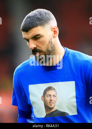 La ville de Cardiff Callum Paterson porte une chemise en hommage à la fin de son coéquipier Emiliano Sala au cours de la Premier League match à St Mary's Stadium, Southampton. Banque D'Images