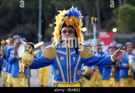 Une fanfare italienne à l'extérieur du terrain avant le match des Six Nations Guinness au Stadio Olimpico, Rome. Banque D'Images