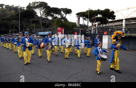 Une fanfare italienne à l'extérieur du terrain avant le match des Six Nations Guinness au Stadio Olimpico, Rome. Banque D'Images