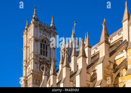 Londres, Angleterre / ROYAUME-UNI - 2019/01/28 : tour gothique de l'abbaye de Westminster royal, officiellement collégiale de Saint-Pierre à Westminster à Banque D'Images