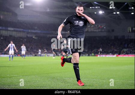 Burnley's Chris Wood célèbre marquant son deuxième but de côtés du jeu pendant le match à la Premier League stade de l'AMEX, Brighton. Banque D'Images