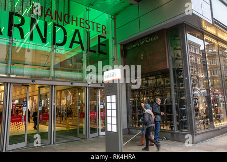 Entrée de la Manchester Arndale shopping mall center dans le centre-ville de Manchester, Angleterre, Royaume-Uni Banque D'Images