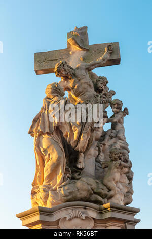 Prague - La statue baroque de st. Lutgardis et Christ sur le Pont Charles par M.B. Braun (1710). Banque D'Images