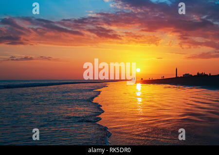 Coucher du soleil sur la plage maspalomas Gran Canaria Banque D'Images